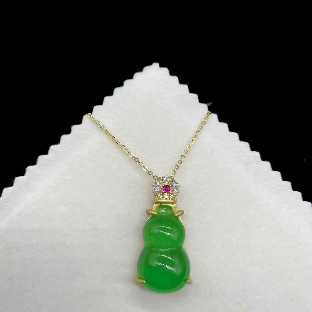 【缅区矿业贸易】精美冰种绿翡吊坠DZ007