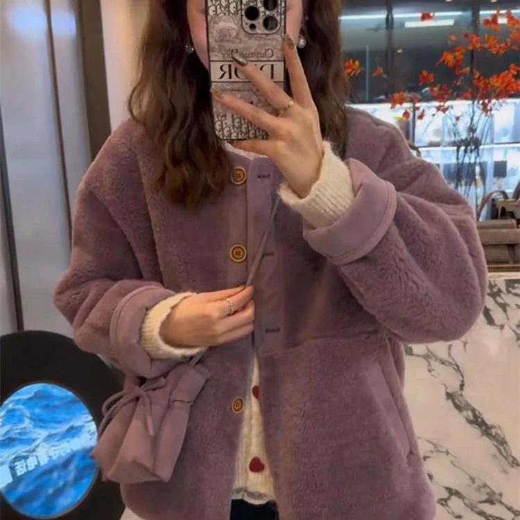 2024冬季欧货新款紫色羊羔毛皮毛一体外套女设计感配包包保暖大衣