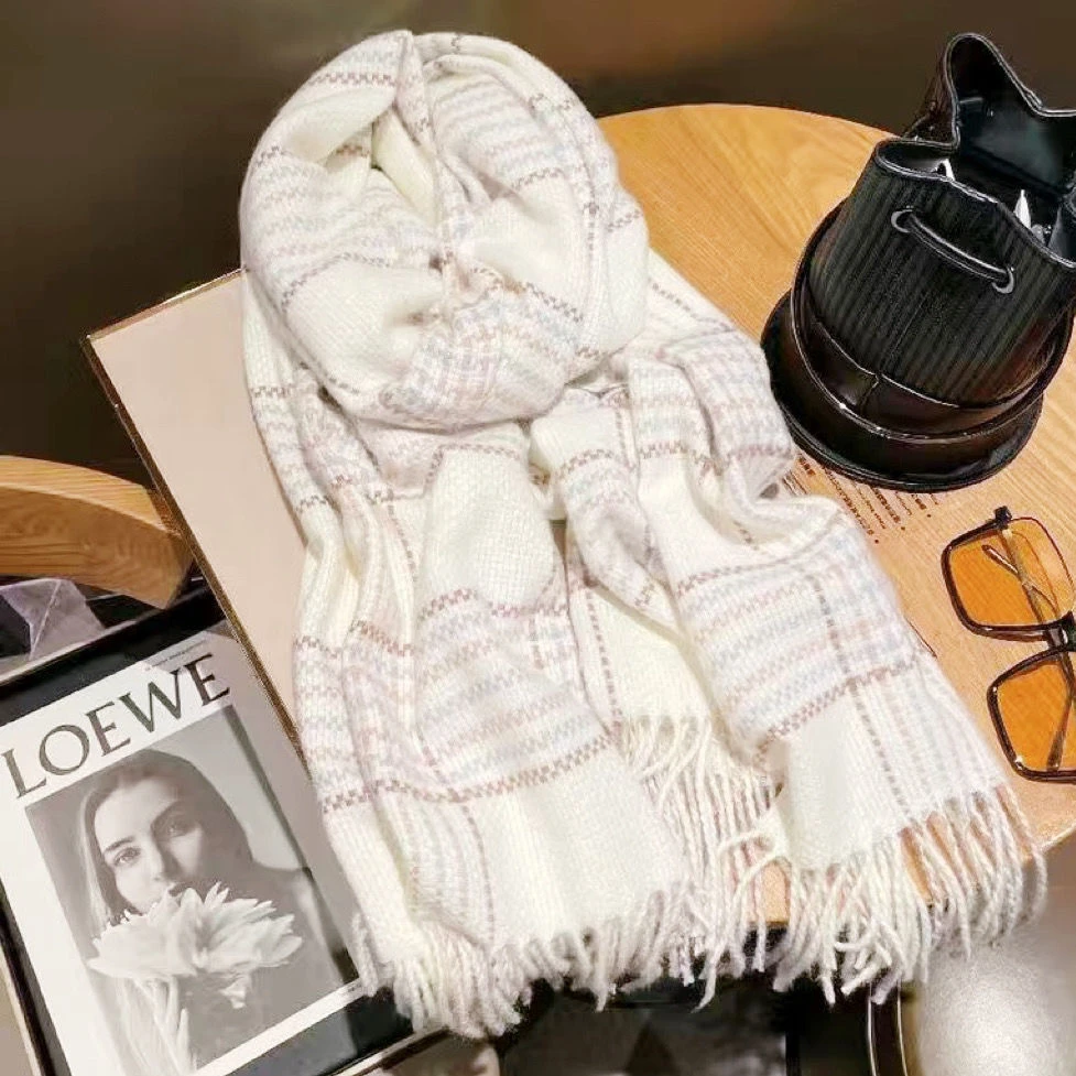 减龄格子围巾白色女冬季2024新款韩版百搭日系学生高级感保暖围脖