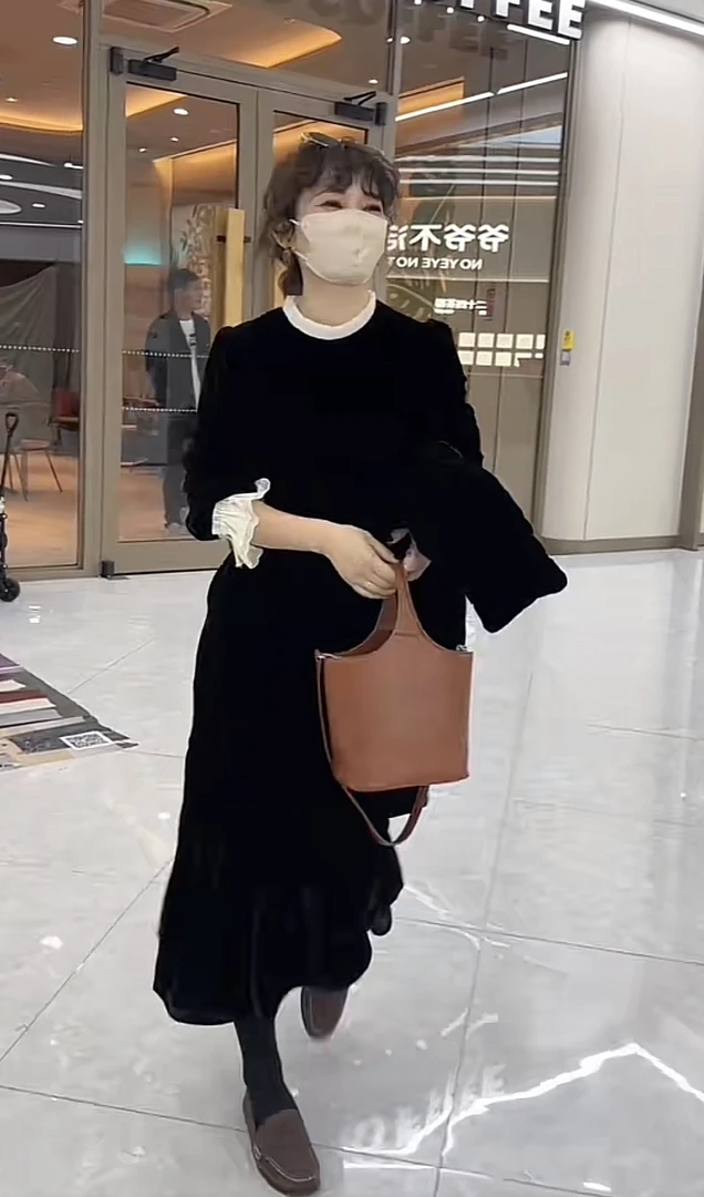 UM财阀千金丝绒连衣裙显瘦