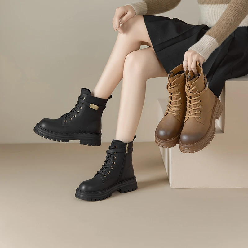 马丁靴女2024冬季时尚百搭英伦风高级感靴子流行搭扣靴子女短靴