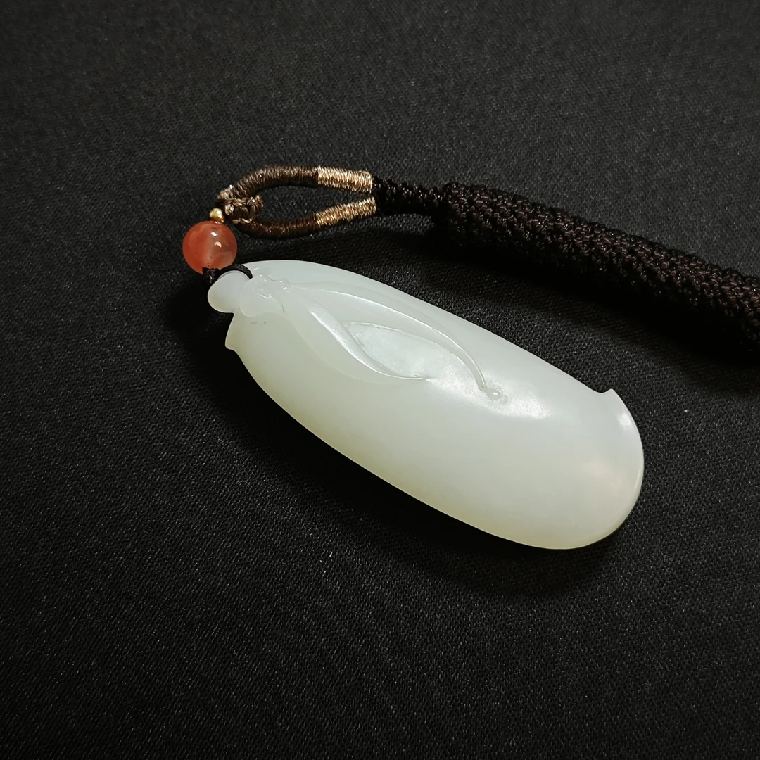 176创汇期和田白玉福瓜坠