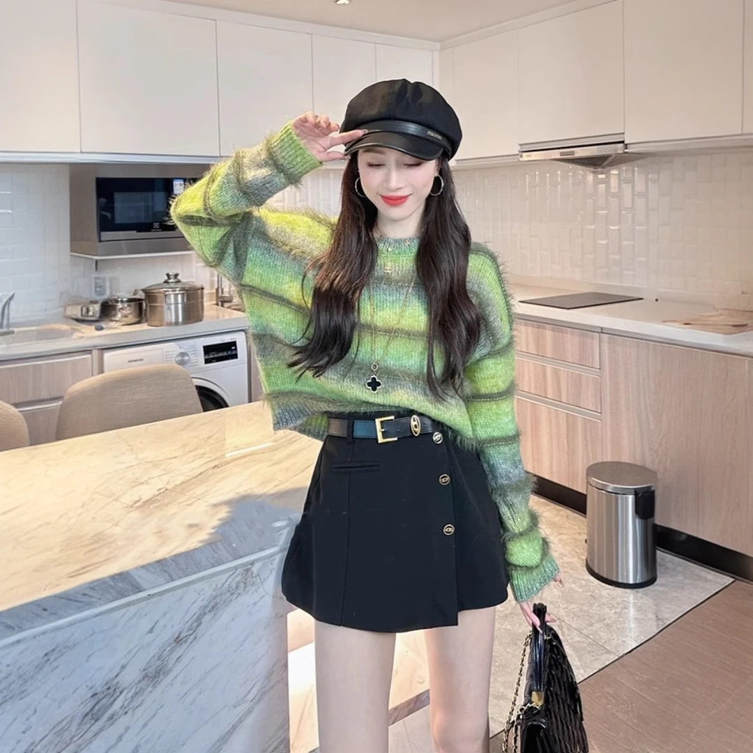 2025秋冬款新洋气宽松慵懒风显瘦渐变个性条纹短款毛衣女上衣长袖