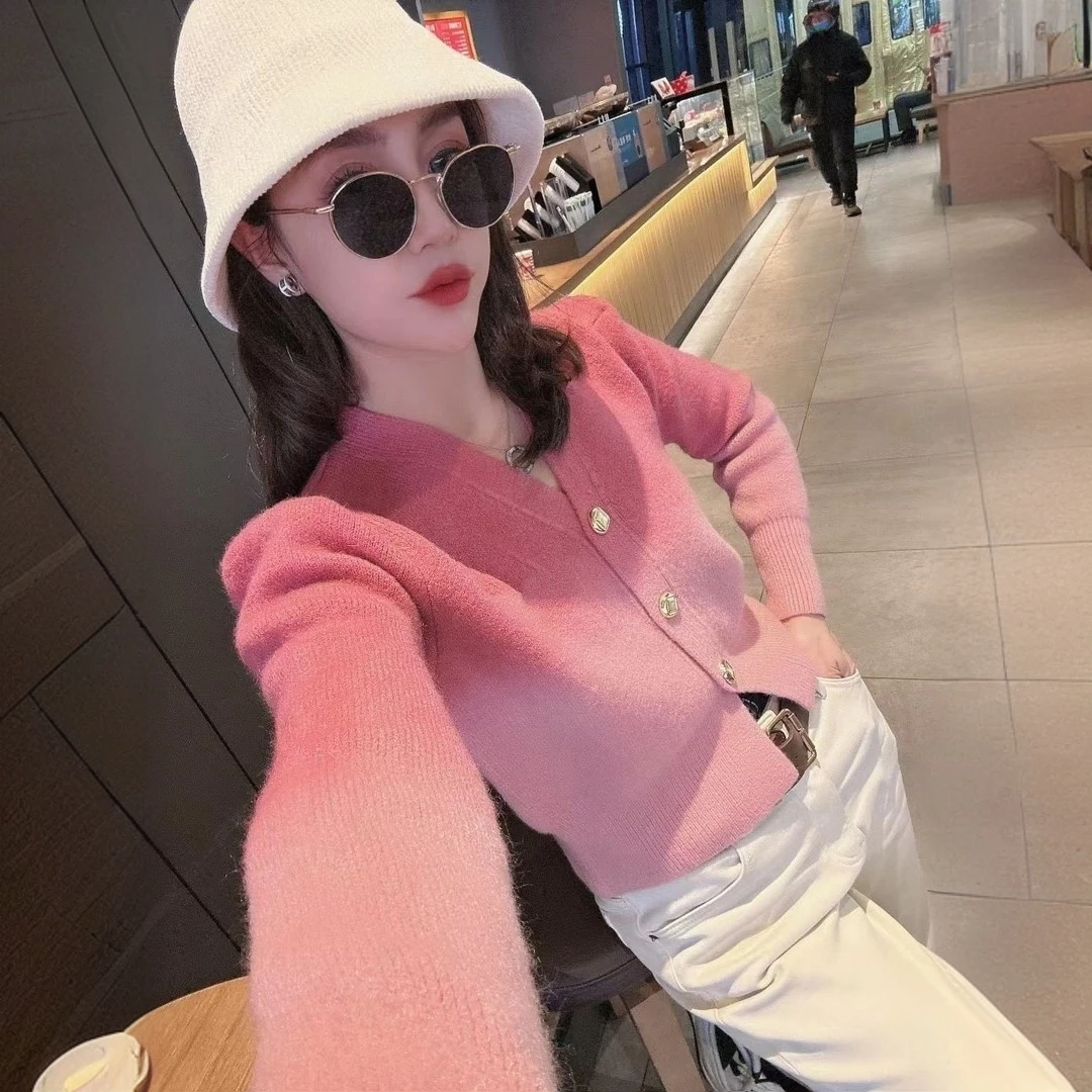 2025秋冬新款宽松刺绣粉色开衫v领百搭单排扣针织衫保暖外套洋气
