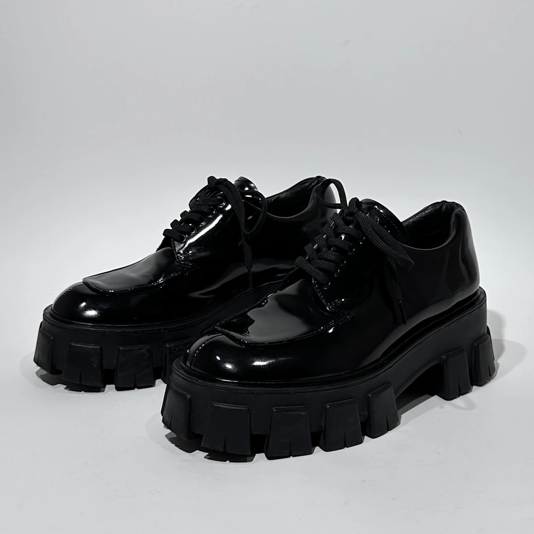 95新 Prada/普拉达 36.5码 黑色漆皮时尚厚底系带乐福鞋/BX1212