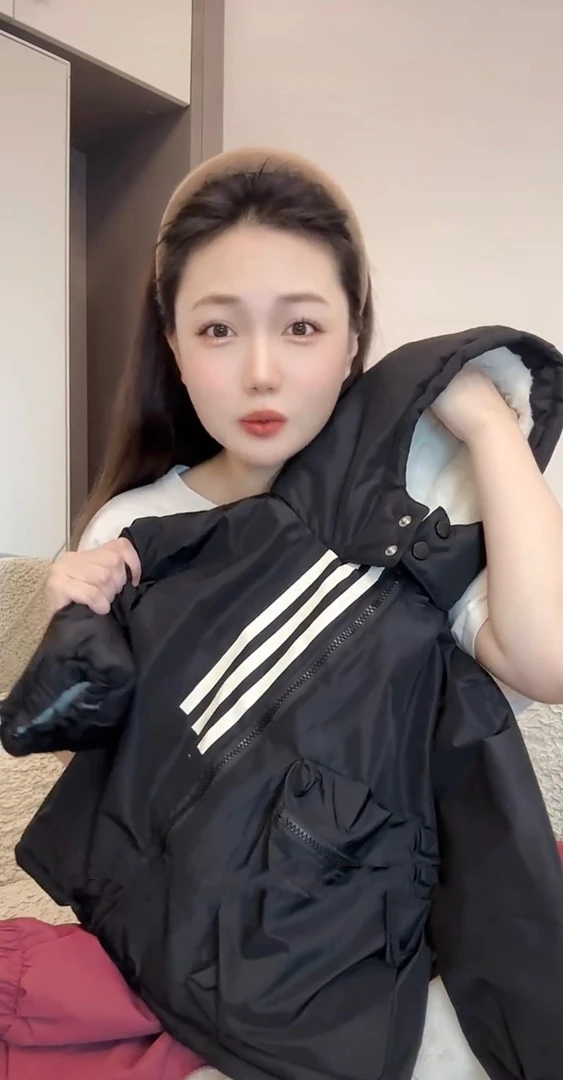男女童加绒外套新款儿童加厚三条杠棉服棉衣冬装连帽秋冬季衣服