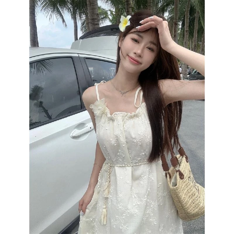 重工刺绣提花吊带连衣裙女夏季2025新款温柔甜美初恋裙度假风长裙