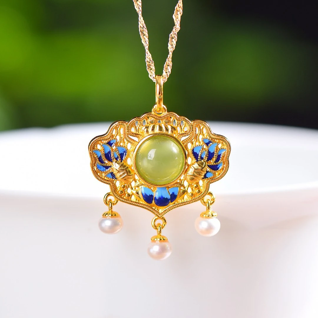 S925银镶嵌天然和田玉碧玉如意锁吊坠16102不含链