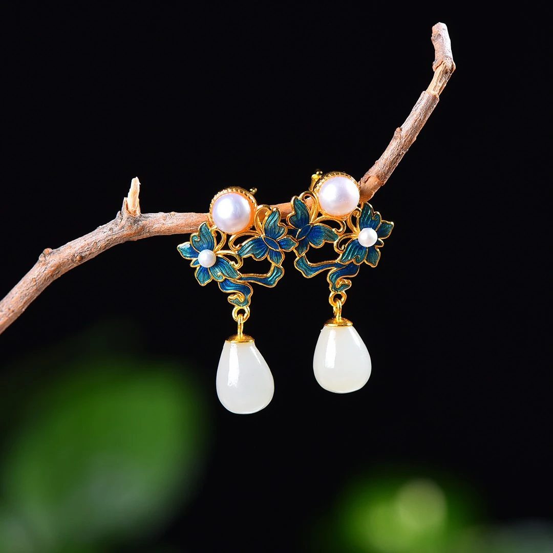 S925银镶嵌天然和田玉水滴蝴蝶珐琅配珍珠耳钉7335