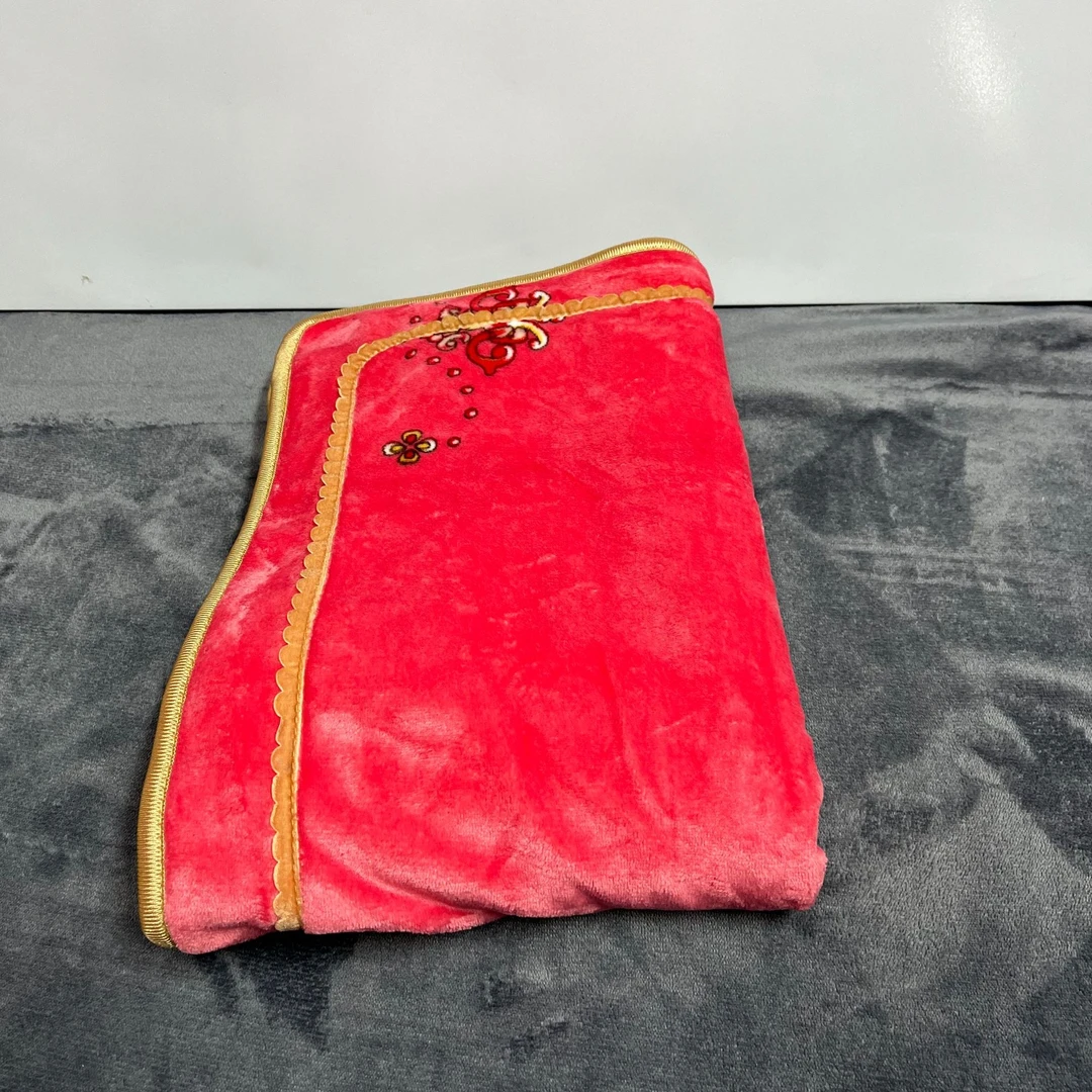 粉豆沙欧花牛奶绒枕套一对48*74cm