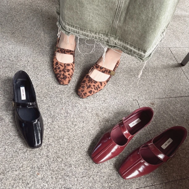 2025新品方头学院风单鞋简约百搭时尚粗跟细带中跟小单鞋