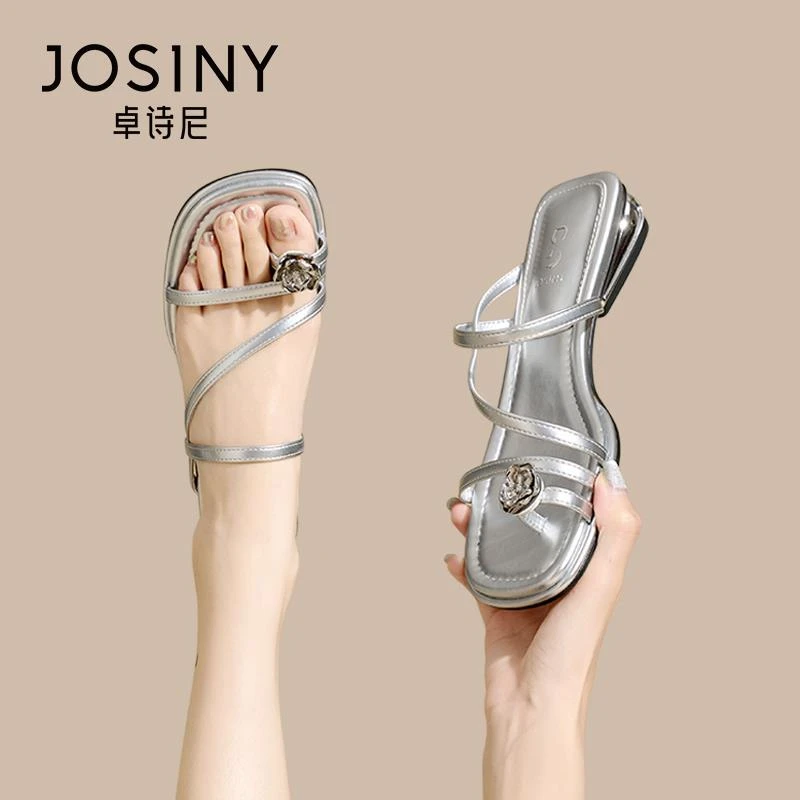 卓诗尼夹趾拖鞋女2025新款夏季外穿法式粗跟配裙子仙女风银色凉鞋