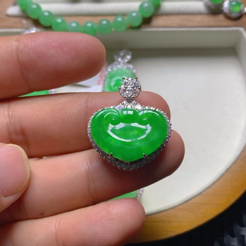 【闪购商品】翡翠颈饰银S925镶嵌L****?如意