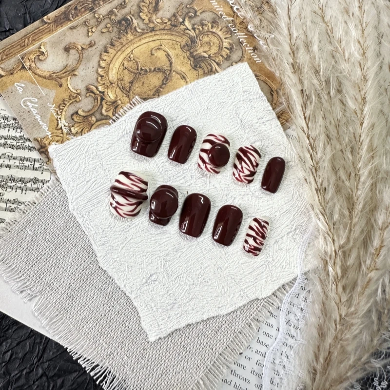 《斑马纹》纯手工定制穿戴甲车厘子红斑马纹新年女神高级感显白8802