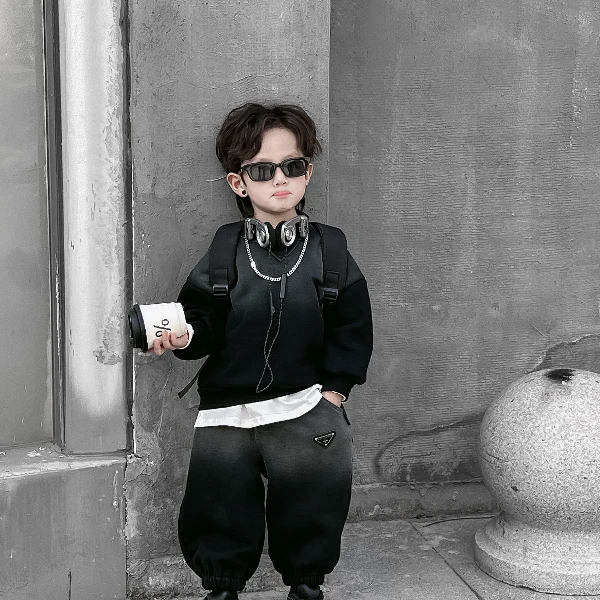 儿童黑色喷色套装洋气冬季爆款男童加绒韩版潮款时尚卫衣宝宝套装