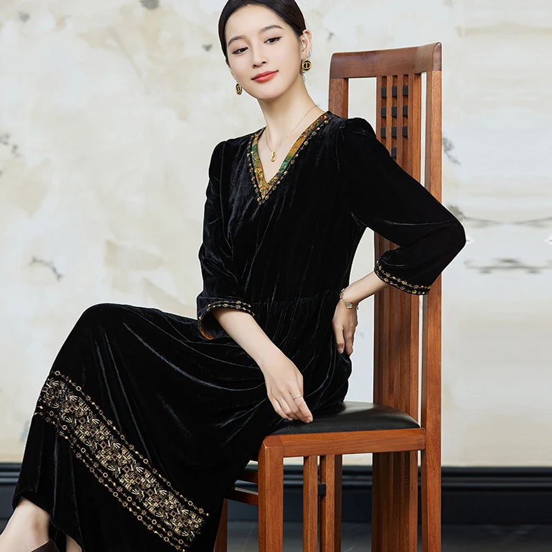 R9520恩纳斯高端洋气连衣裙2025新款v领显瘦丝绒裙子女宽松裙子