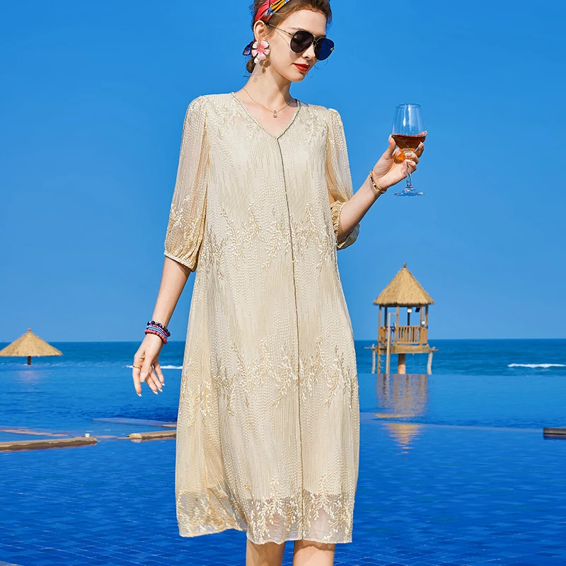 E8020刺绣连衣裙秋季新款高级绣花v领真丝裙子女