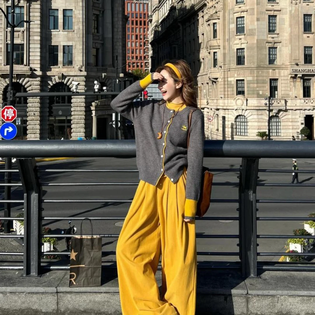 2024秋冬新款假两件拼色刺绣小狗针织开衫毛衣女搭配休闲裤两件套