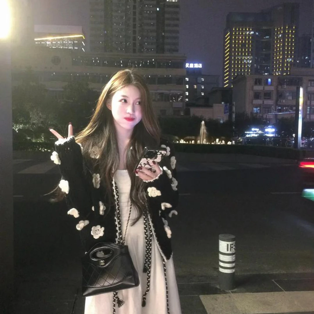 秋冬搭配一整套女设计感镂空立体花朵针织外套百搭高腰半身裙套装