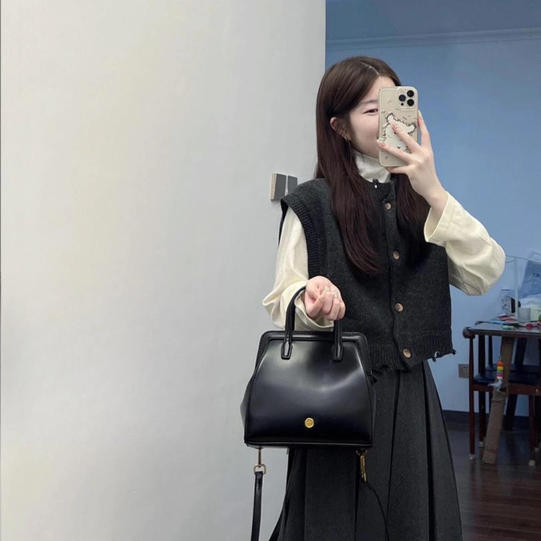 2024秋冬新款韩系穿搭高级感针织马甲打底衫搭配百褶裙显瘦三件套