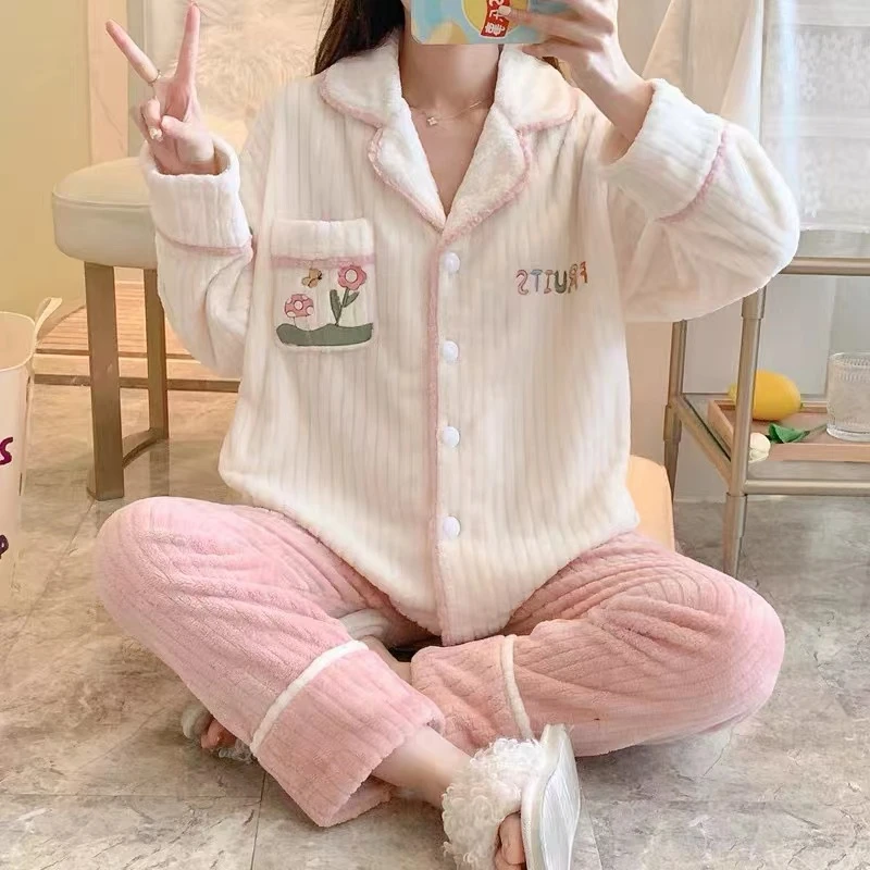 秋冬款保暖休闲女款牛奶绒家居服睡衣套装