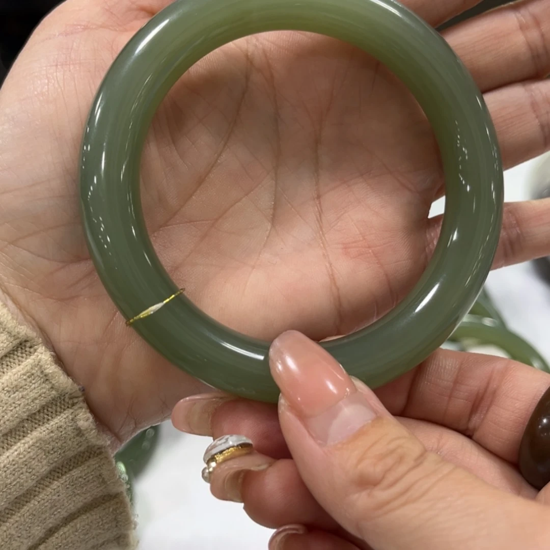 【闪购商品】和田玉手镯未镶嵌张*飒