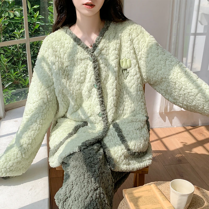 冬季新款睡衣女长毛绒加厚保暖高颜值小香风卡通家居服套装可外穿