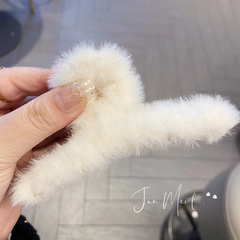 一个发夹颜色随机