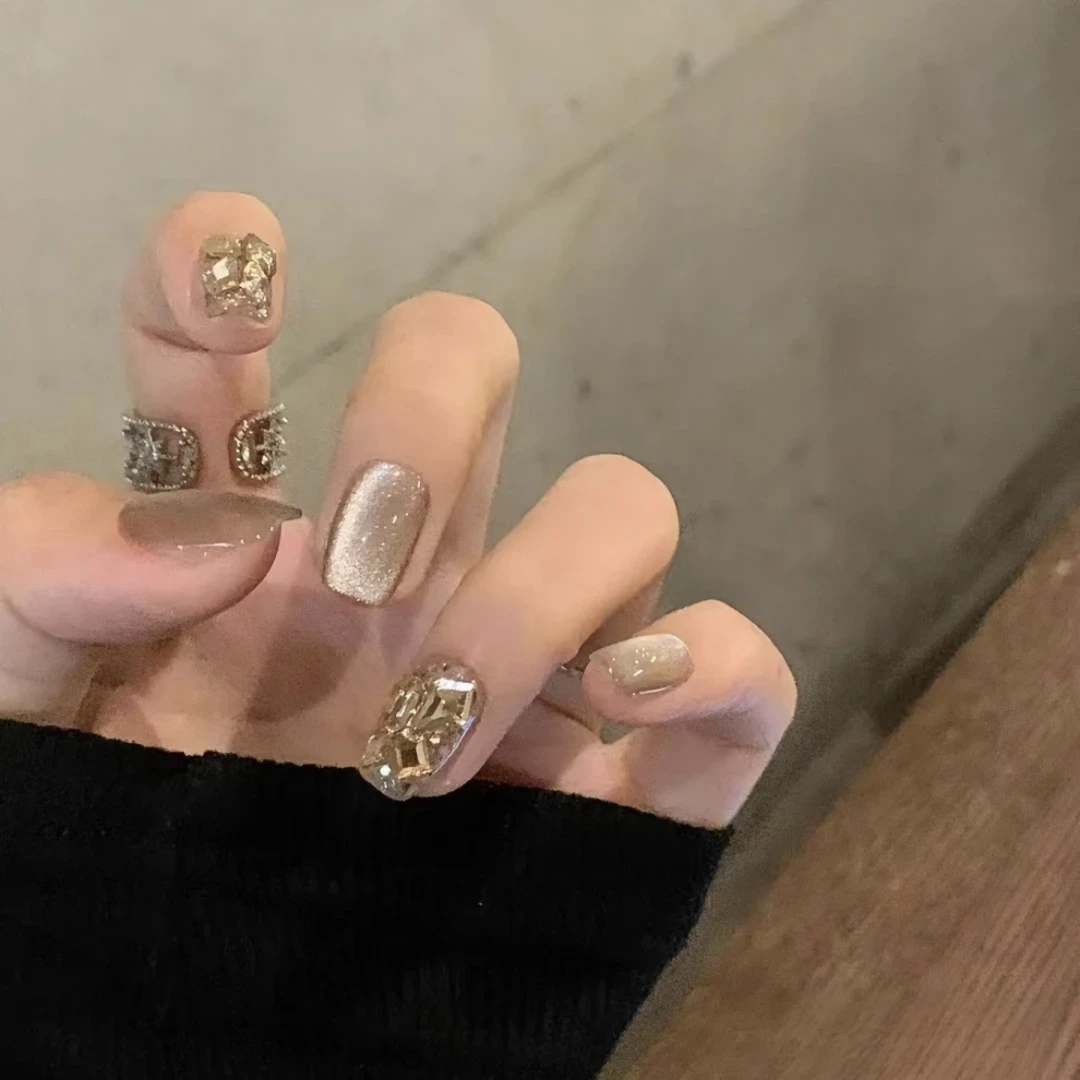 【奶茶啵啵】秋冬奶茶色晶石猫眼香槟钻爆闪美甲显白纯手工穿戴甲