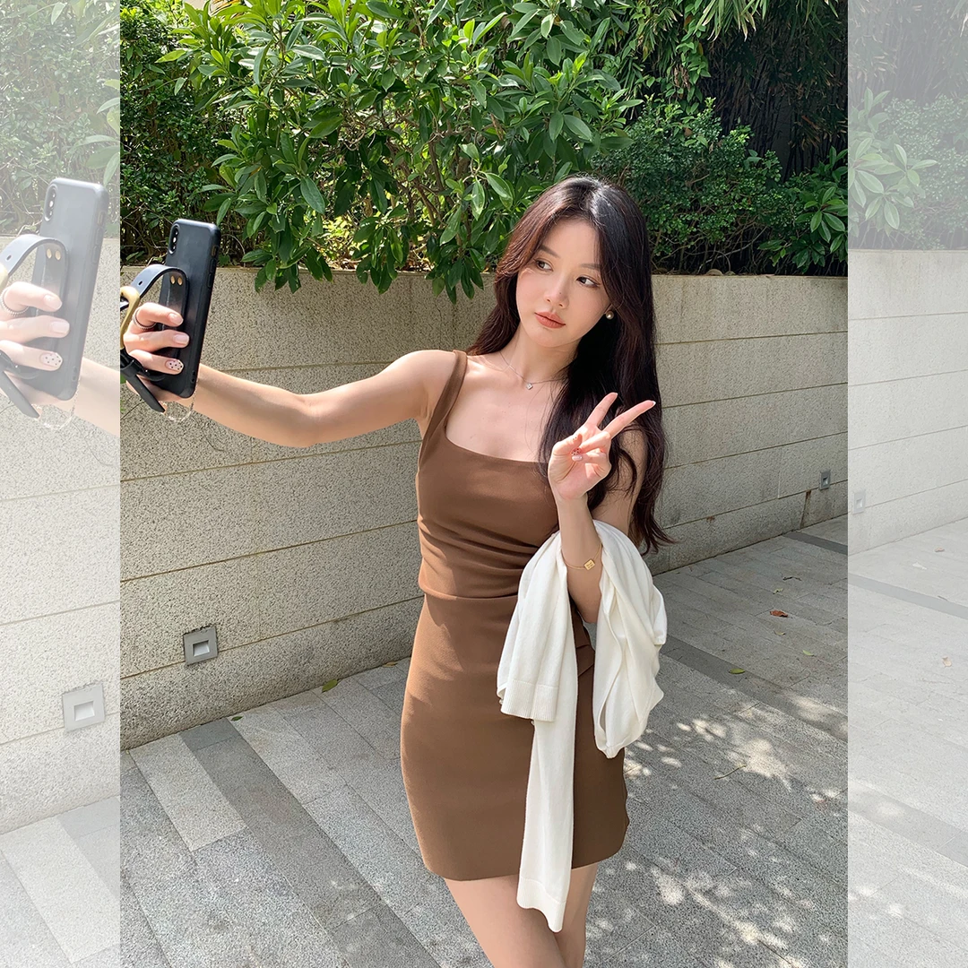 LAZY ZOE【店播专属】肯豆23ss延伸系列 纯色极简方领修身包臀裙