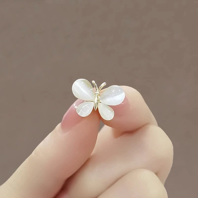 合金胸针 猫眼石蝴蝶胸针女精致迷你领口防走光扣子ins