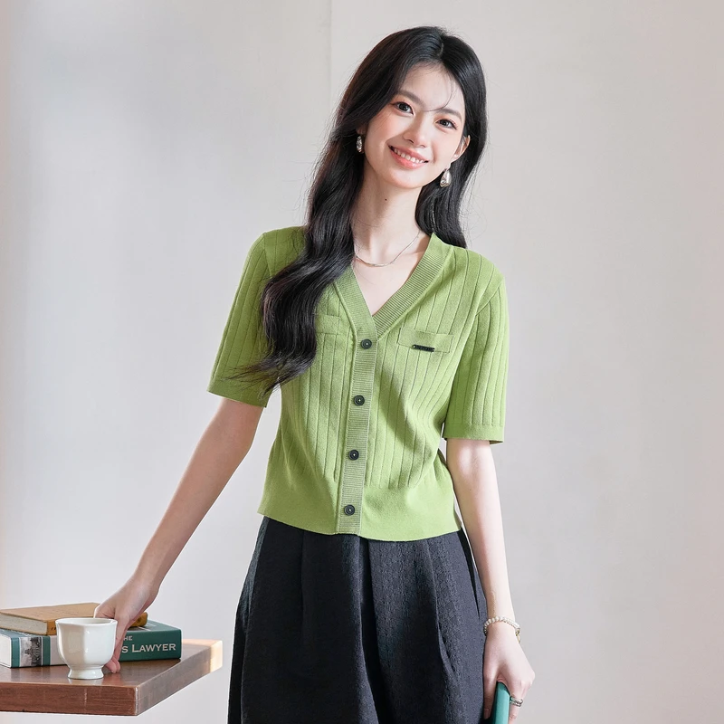 XG雪歌经典百搭，显瘦又显气质，永不过时XG毛针织衫XJ111013A640