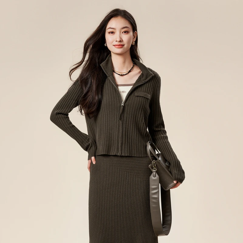 XG雪歌深咖坑条拉链针织开衫冬季新款高级短款长袖毛衣百搭外套