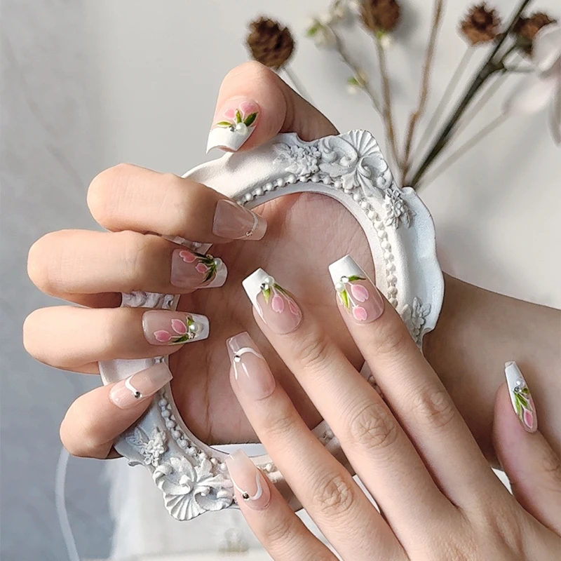 082法式手绘郁金香闺蜜穿戴甲温柔氛围感短款假指甲贴片成品显白