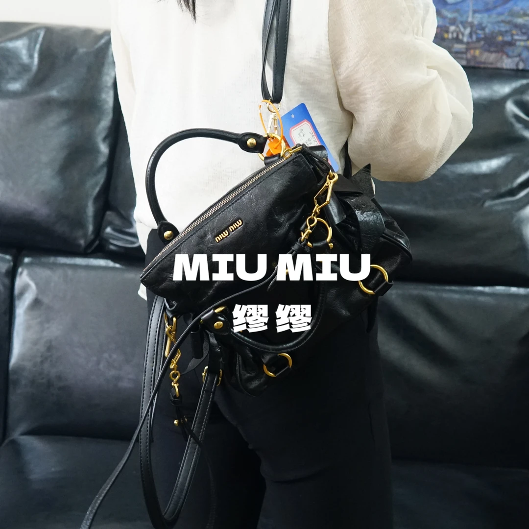 95新 MIU MIU/缪缪 miumiu/黑金双肩包/YB10823080/3080