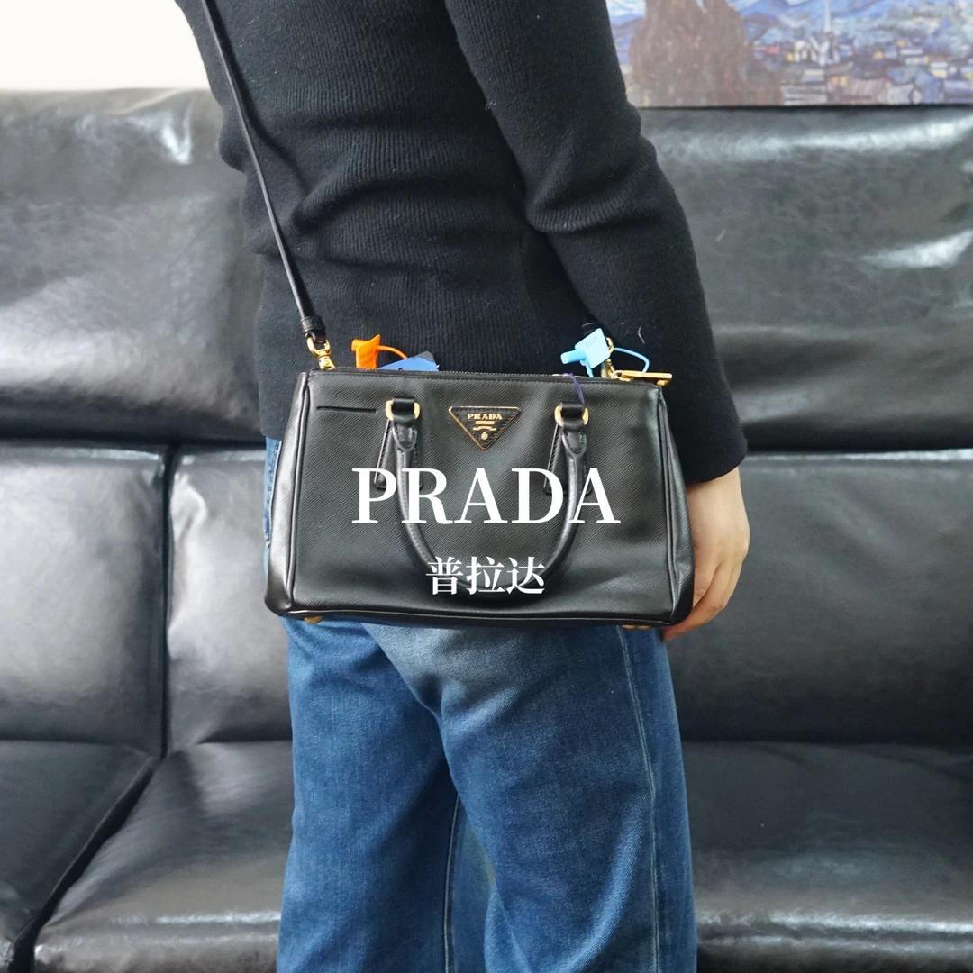 95新 Prada/普拉达 黑金杀手包/WT11217055/7055
