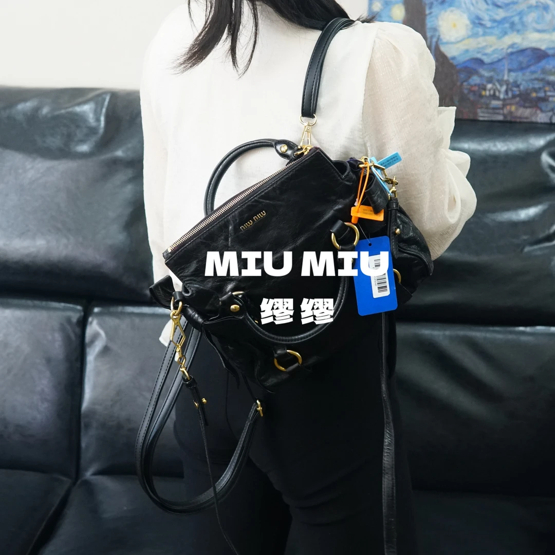 95新 MIU MIU/缪缪 miumiu/黑金双肩包/F3BB09515040/5040