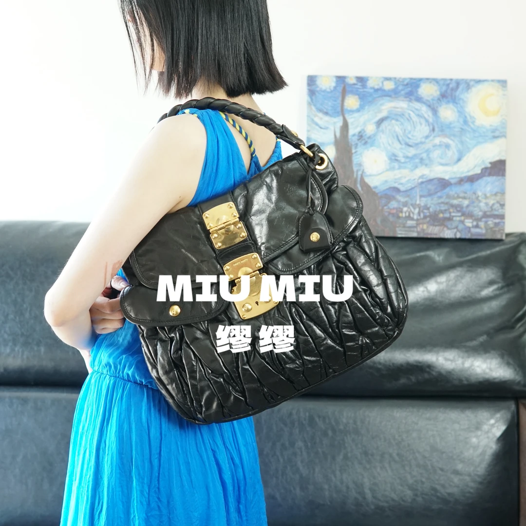 95新 MIU MIU/缪缪 miumiu/黑金褶皱手提包/BB08618039/8039
