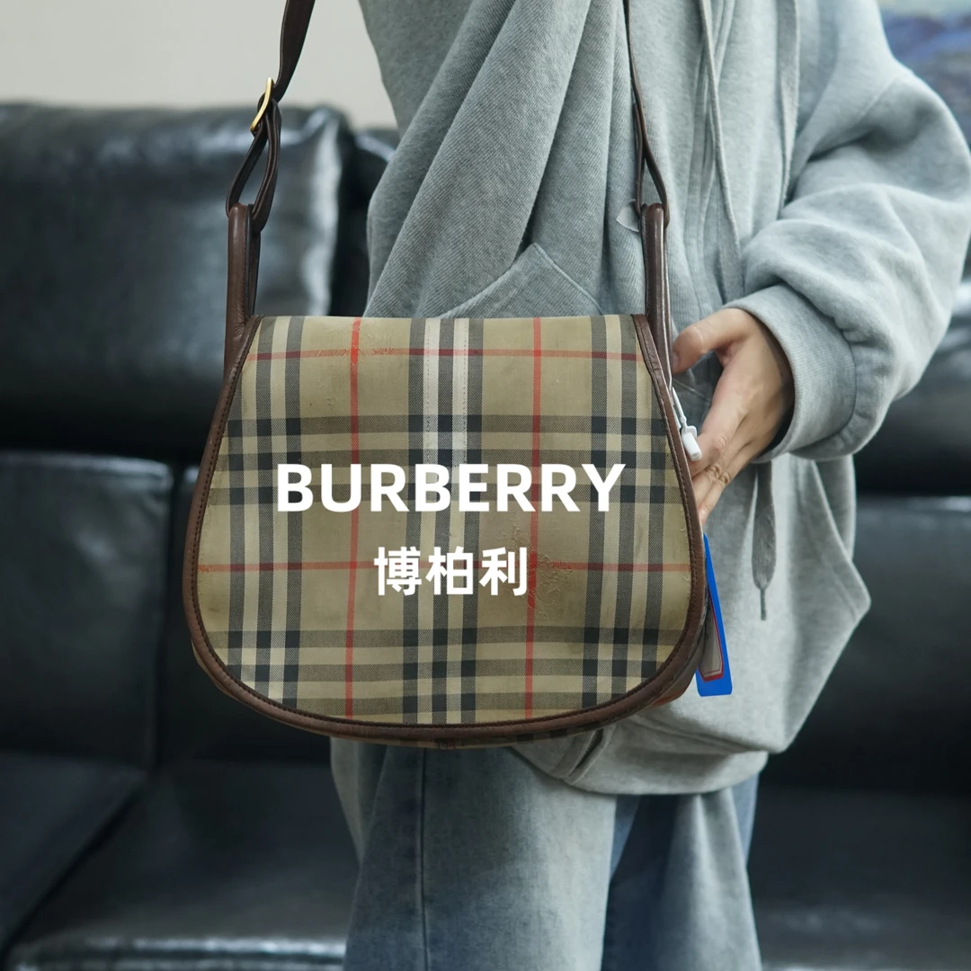95新 BURBERRY/博柏利 巴宝莉/格纹翻盖斜挎包/ZZ09408073/8073