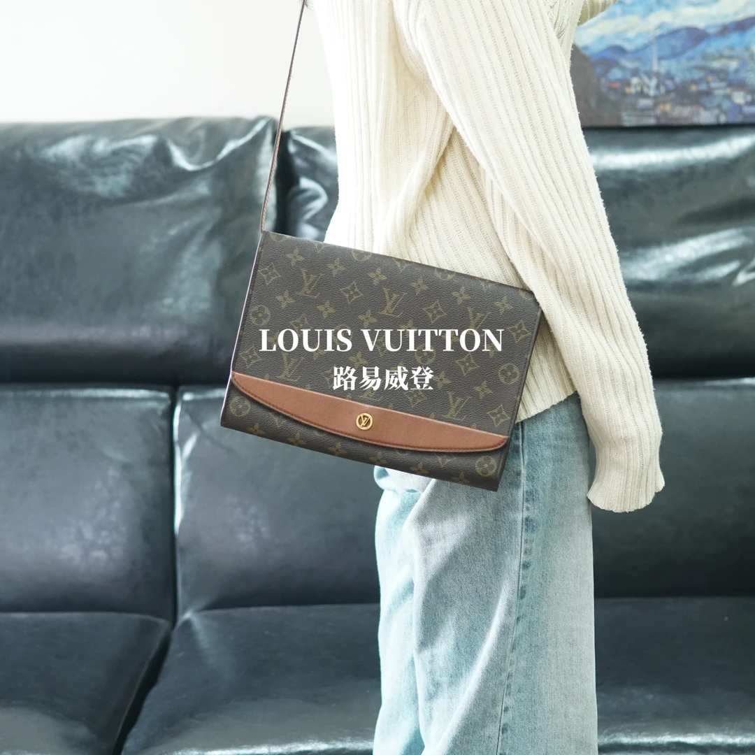 95新 LouisVuitton/路易威登 LV/老花红皮信封包/PJ11204357/4357