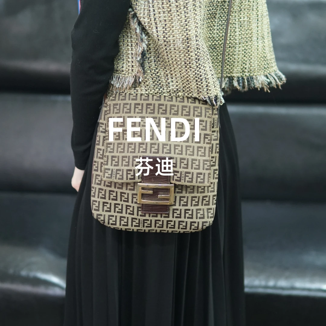 95新 FENDI/芬迪 老花翻盖斜挎包/SD09722015/2015