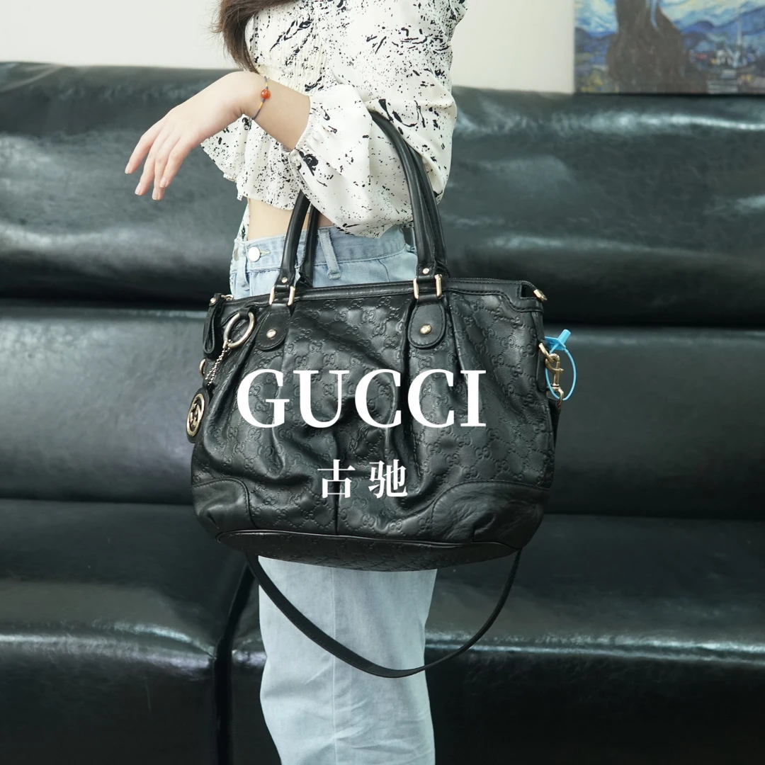 95新 GUCCI/古驰 黑色压纹斜挎包/WT10510534/0534