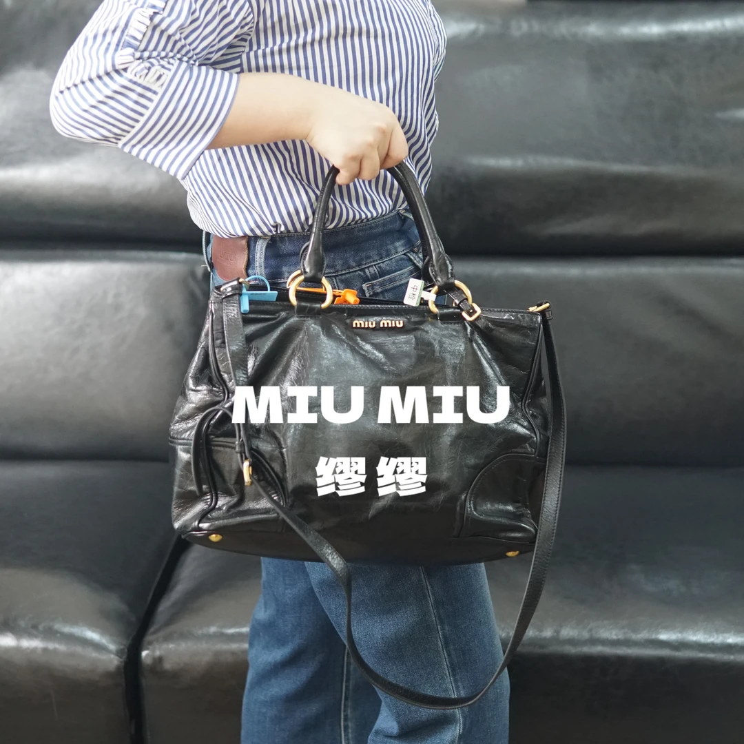 95新 MIU MIU/缪缪 miumiu/黑金斜挎包/XX10828026/8026