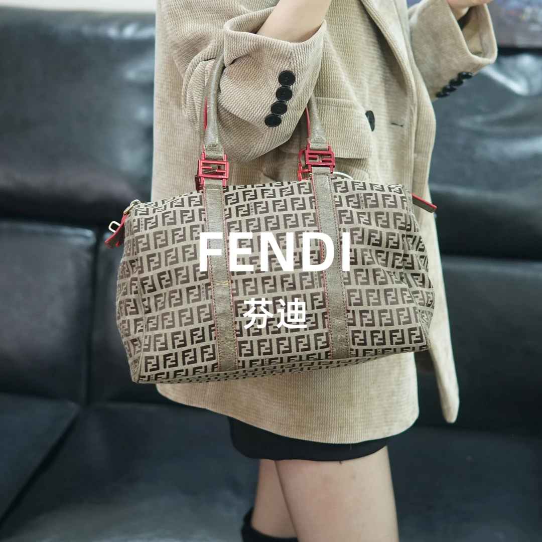 95新 FENDI/芬迪 老花枕头包/CS10710019/0019