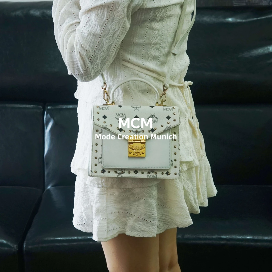 95新 MCM 白色邮差包/FF09128068/8068