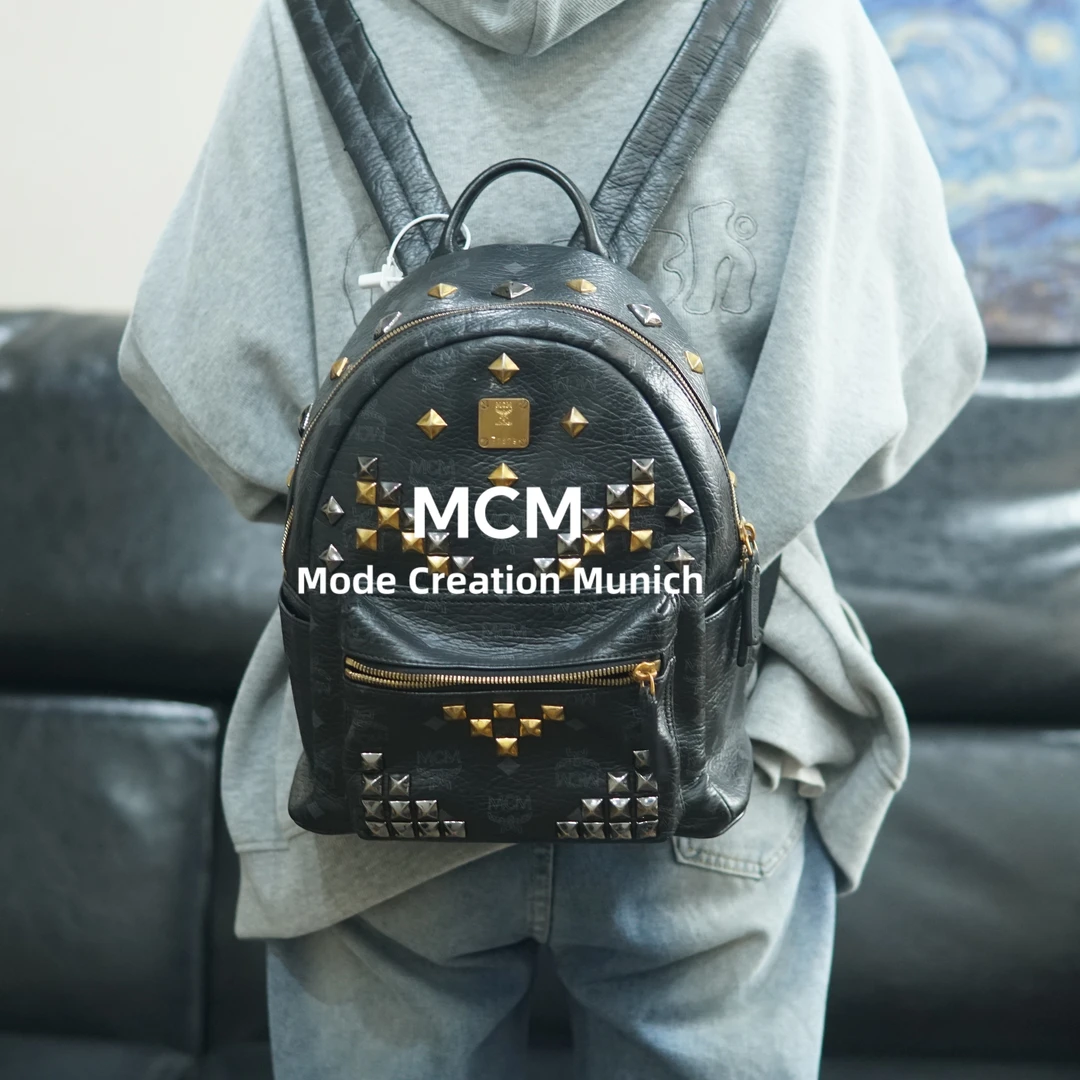 95新 MCM 黑金双肩包/FYBC09611070/1070