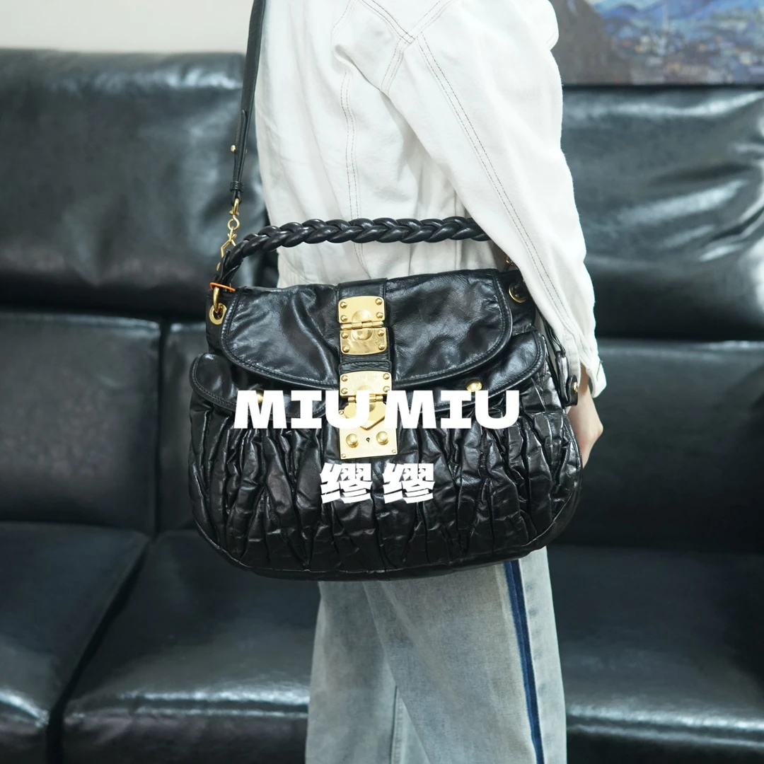 95新 MIU MIU/缪缪 miumiu/黑皮单肩包/BB09723018/3018