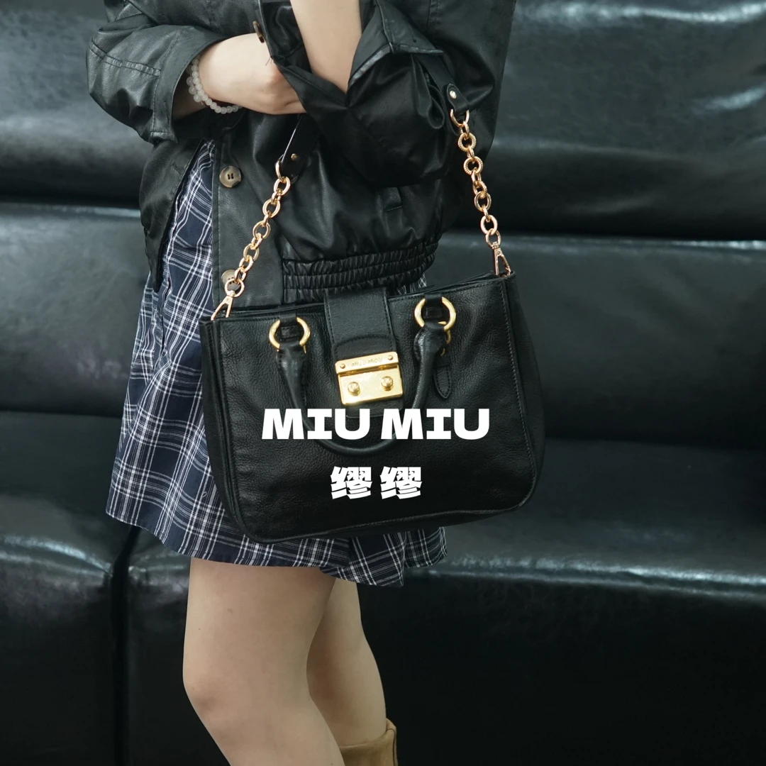 95新 MIU MIU/缪缪 miumiu/黑金手提包/WJ10601049/1049