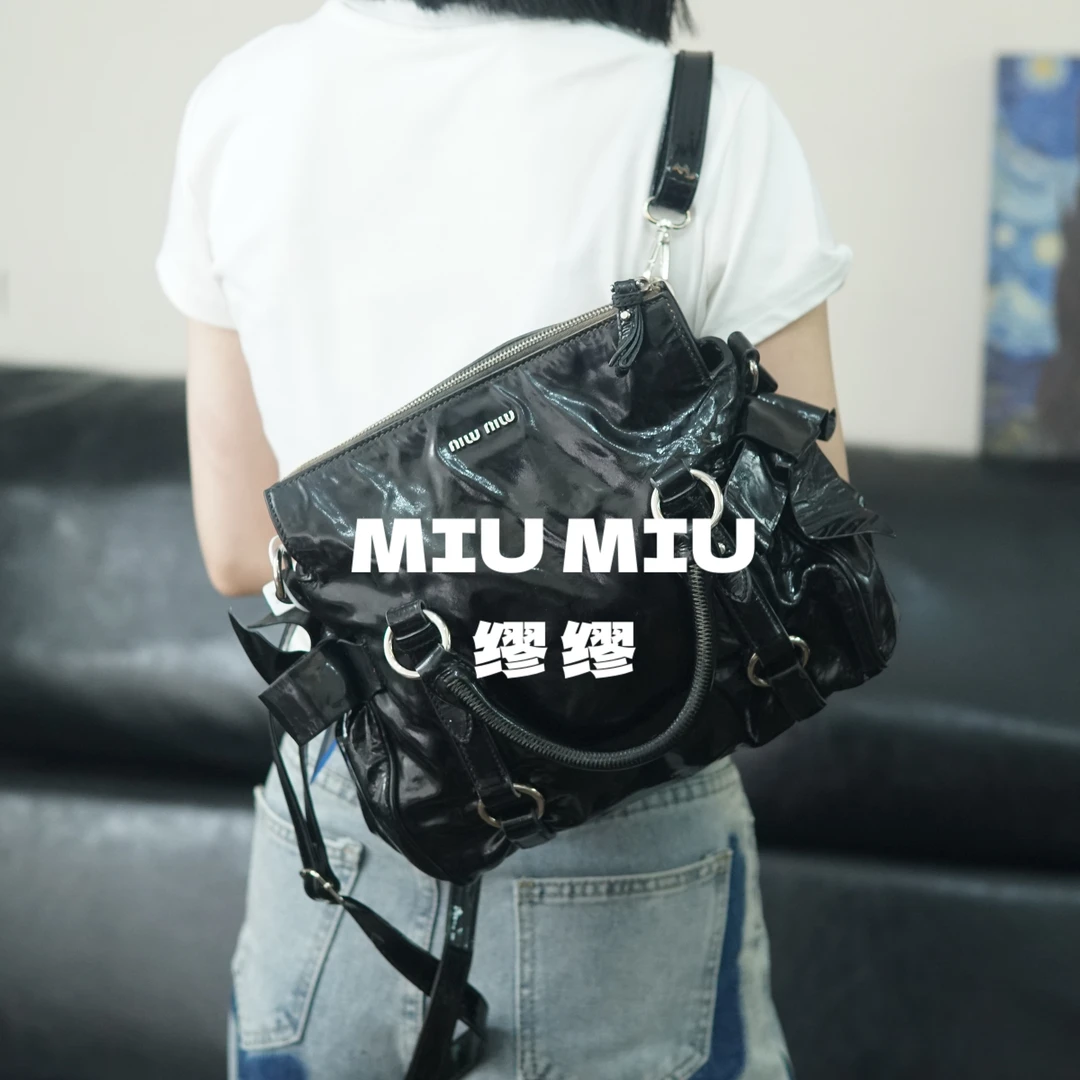 95新 MIU MIU/缪缪 miumiu/黑色双肩包/YZ10620060/0060