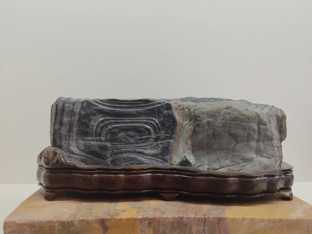 中国灵璧石白马纹石